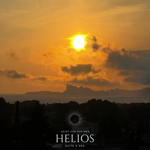 Le coucher de soleil sur la Méditerranée depuis Helios